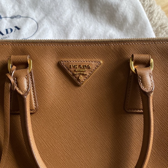 Prada Medium Galleria, Brown Double Zip Lux Tote Saffiano Leather Medium - Picture 2 of 15